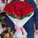35 шикарных бордовых роз