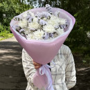 Белые махровые хризантемы и статица